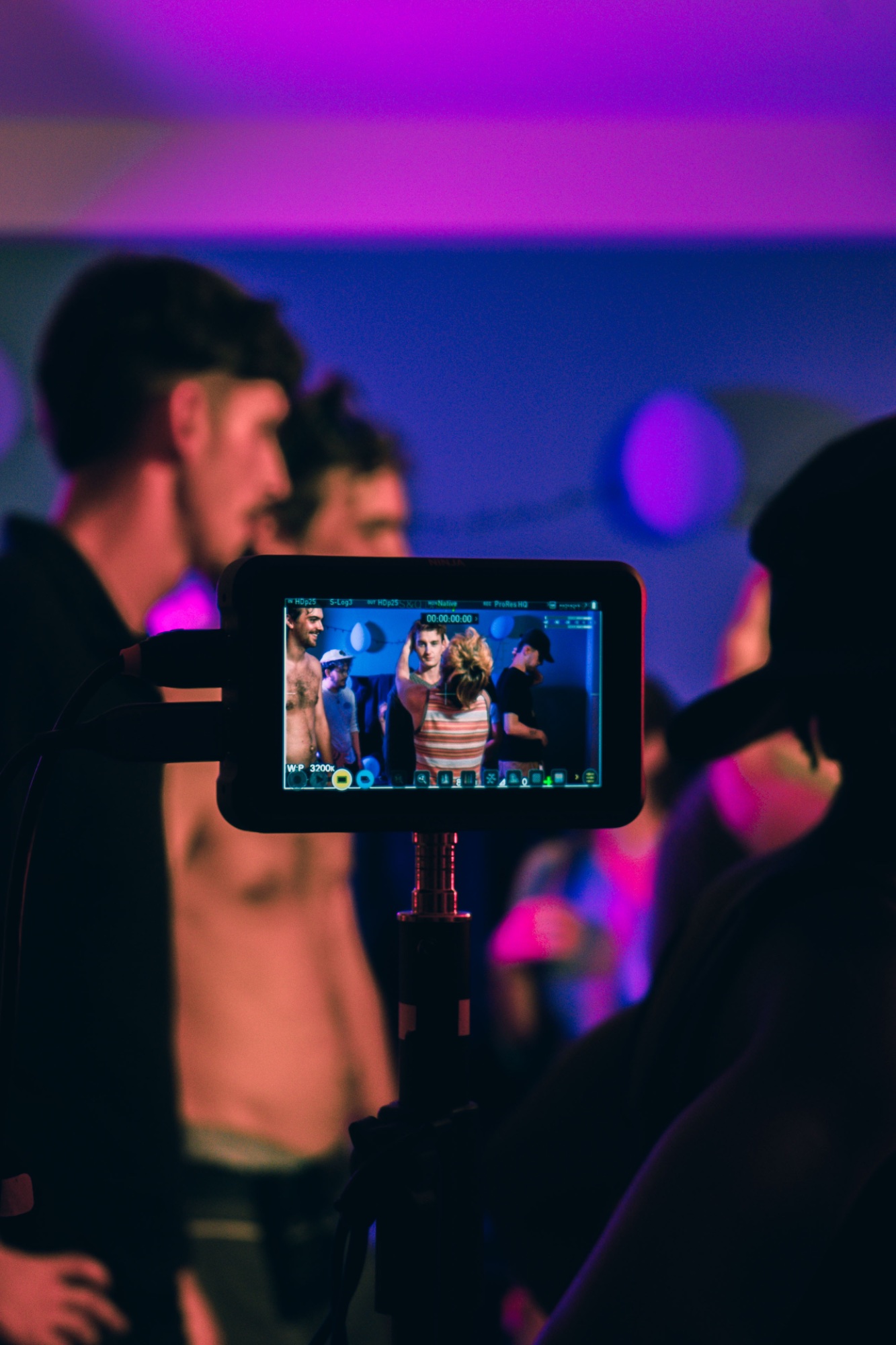 APORIE — coulisses, retour vidéo sur moniteur, scène soirée