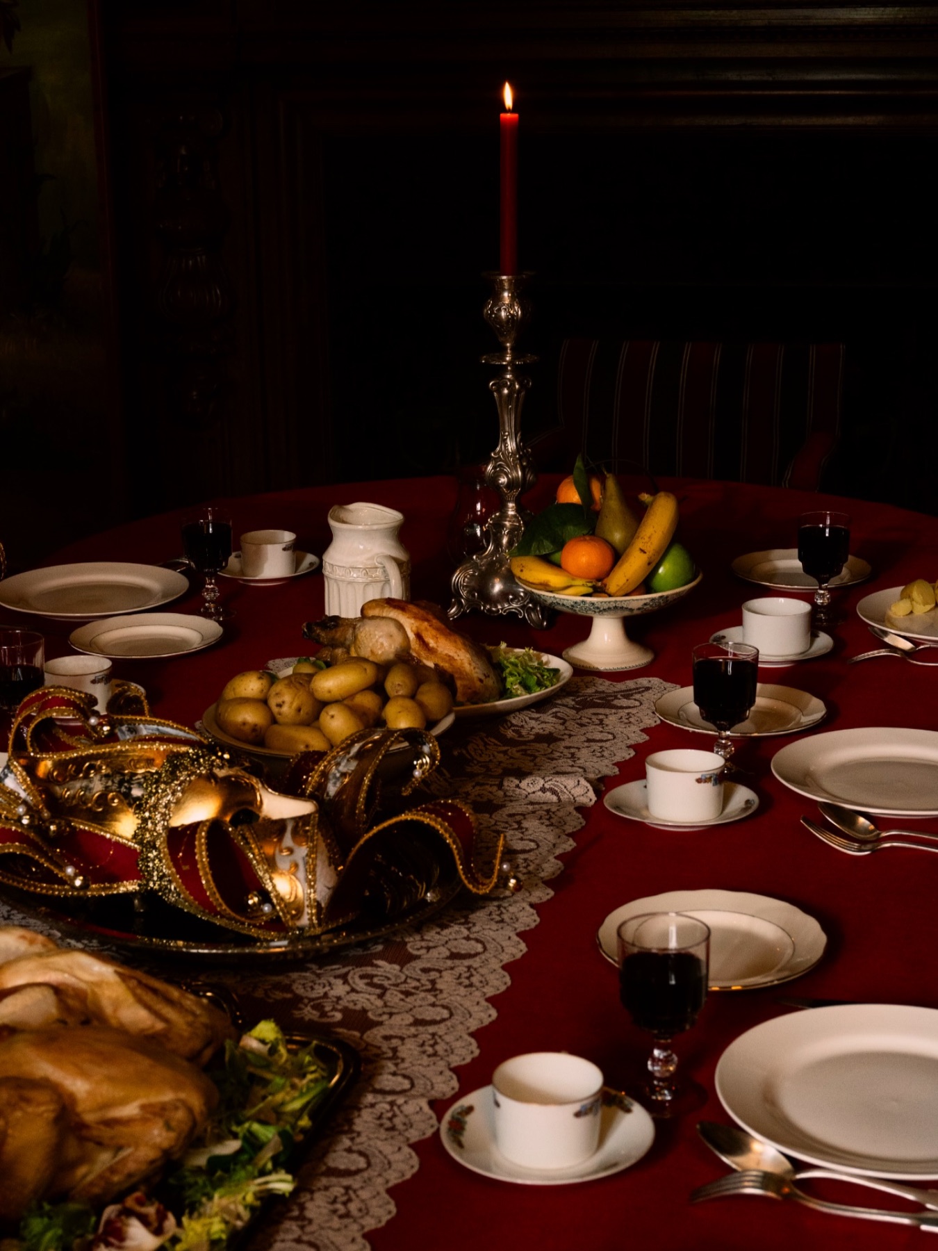 Table dressée nature morte au chandelier
