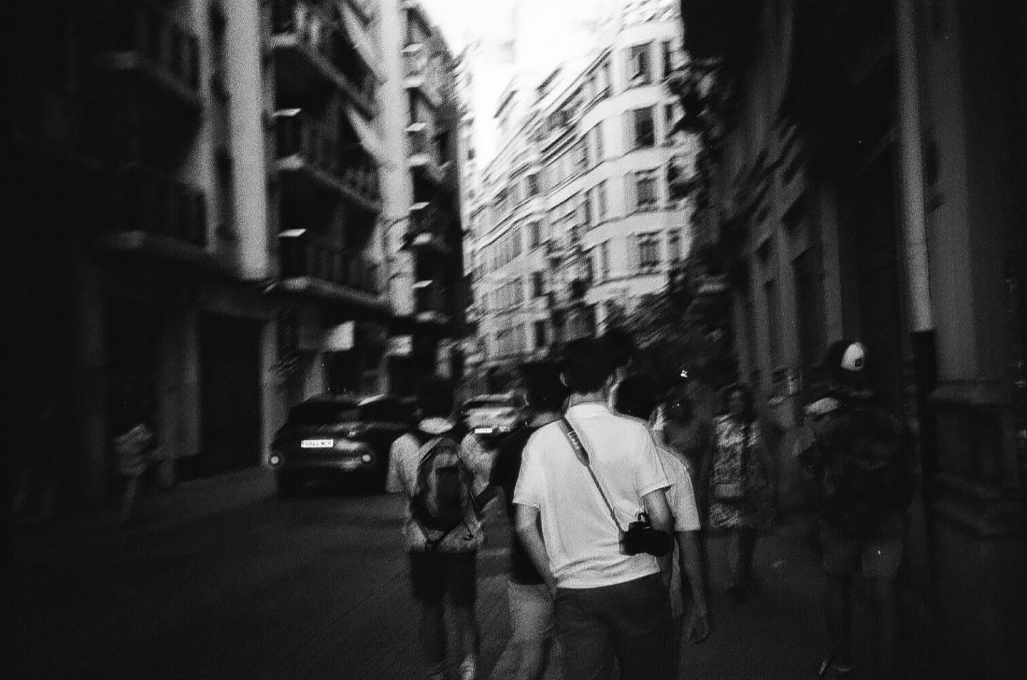 Rue espagnole en argentique, flou de marche