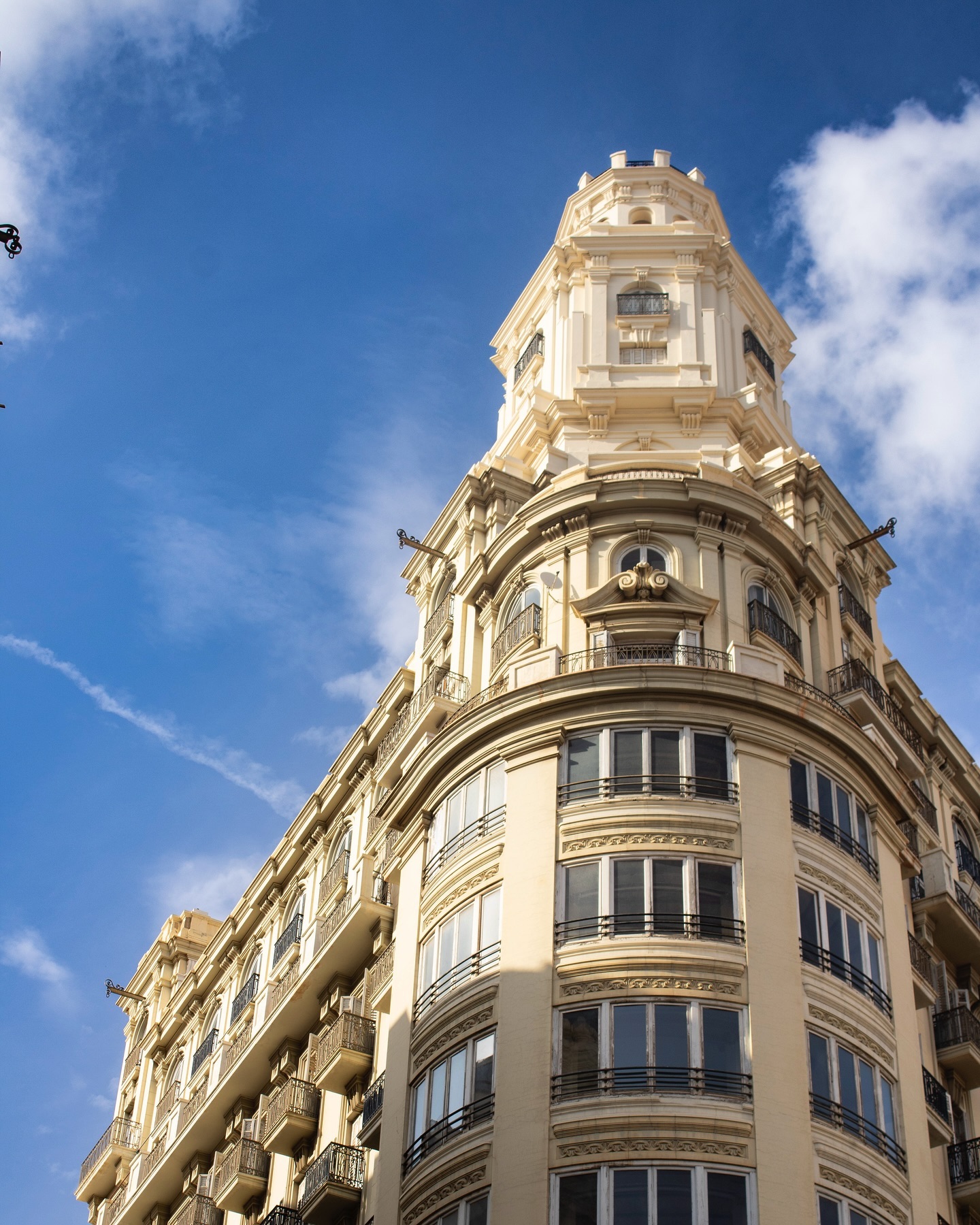 Façade haussmannienne de Valence, balcons en fer
